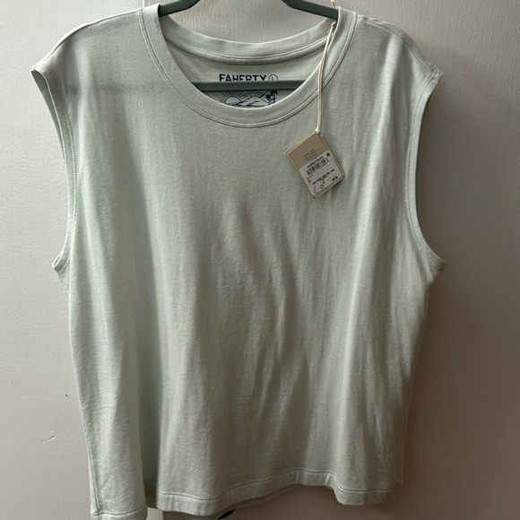 Faherty Tops - FAHERTY soft blue tee large L NWT